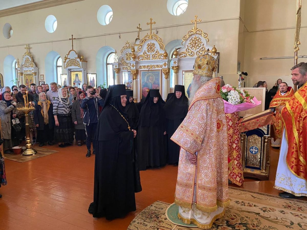 Митрополит Амвросий возвел в сан игуменьи новоизбранную настоятельницу Свято-Успенского Елецкого монастыря