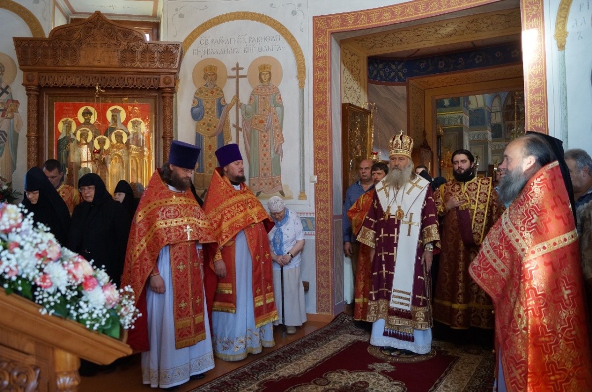 Архиепископ Феогност возглавил престольные торжества в Борисоглебском Аносином монастыре