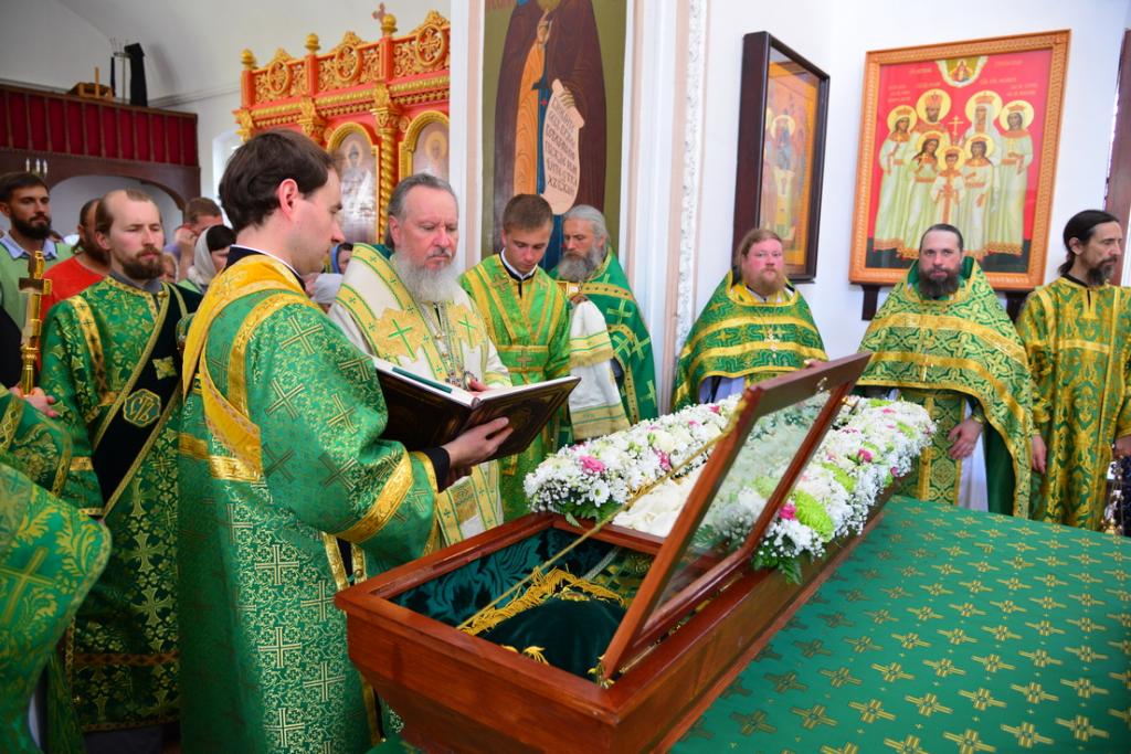 Митрополит Александр совершил Литургию в Богородицкой Площанской пустыни Брянской епархии