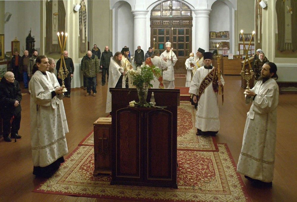Патриарший Экзарх всея Беларуси возглавил всенощное бдение в Ляденском монастыре