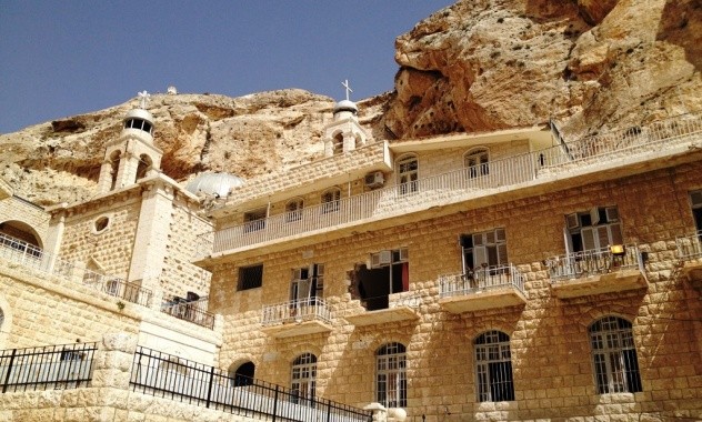 Делегация из России посетила восстанавливаемый в г. Маалюле (Сирия) монастырь Св. равноап. Феклы