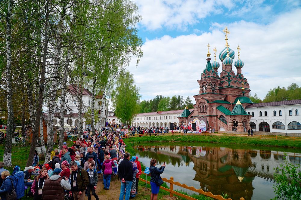 Ежегодный Фестиваль русского гостеприимства «Хлеб-да-Сольба» прошел в Николо-Сольбинском монастыре