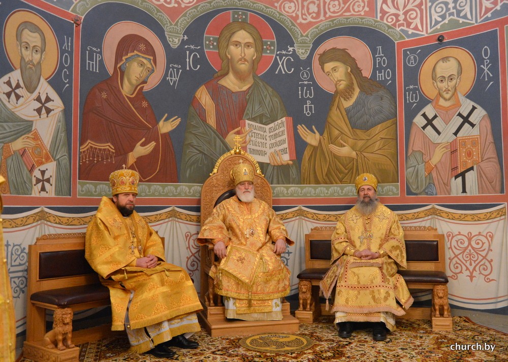 Патриарший экзарх всея Беларуси совершил Литургию в Спасо-Евфросиниевском монастыре г. Полоцка и возглавил заседание Духовного Собора обители