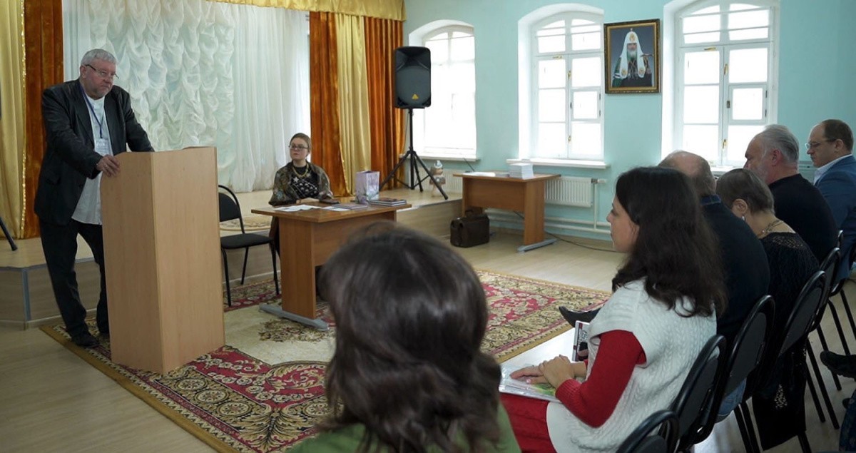 В Алексеевском монастыре Переславской епархии прошел круглый стол «Литературные мосты. Прошлое и будущее»