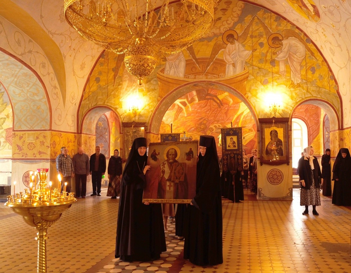 В Свято-Троицком Александро-Невском монастыре встретили престольный праздник