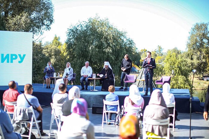 В Святогорской лавре прошел Международный форум «Люди мира»