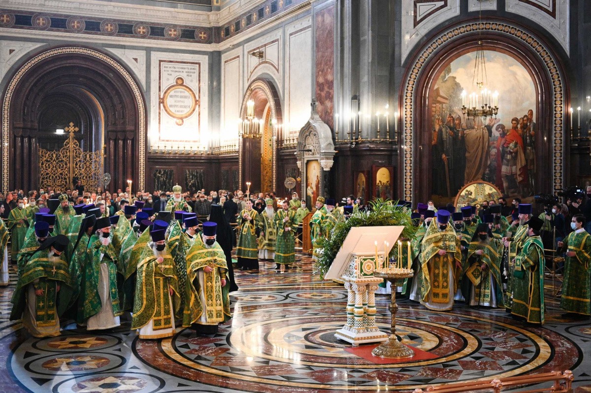 Клирики ставропигиальных монастырей удостоены богослужебно-иерархической награды