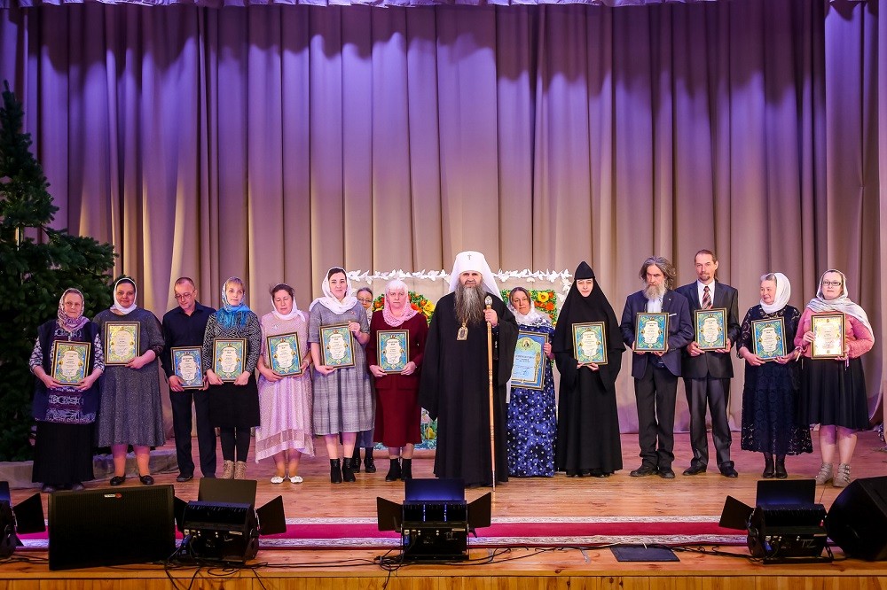 Митрополит Нижегородский Георгий поздравил Дивеевскую монастырскую школу с 25-летием