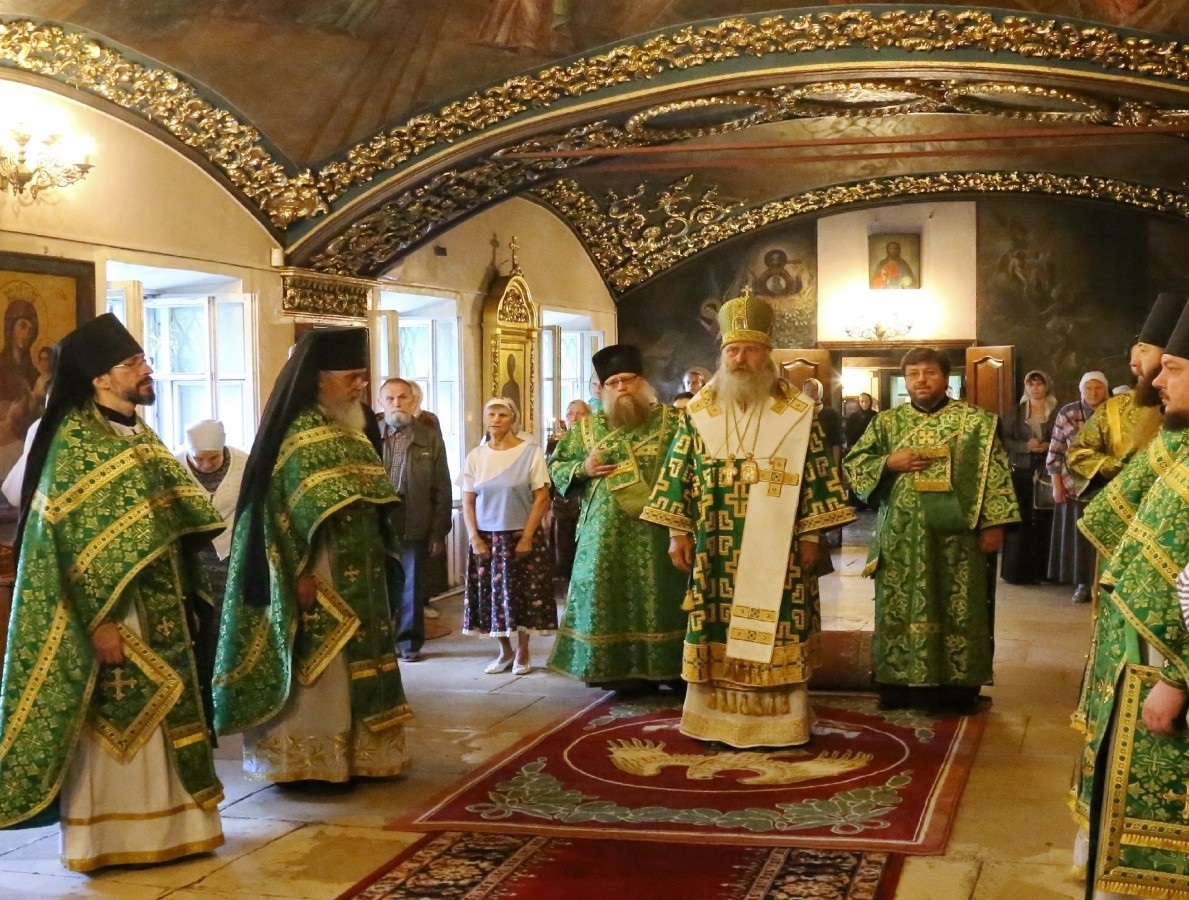 Архиепископ Сергиево-Посадский Феогност совершил Божественную литургию в Николо-Угрешском ставропигиальном монастыре