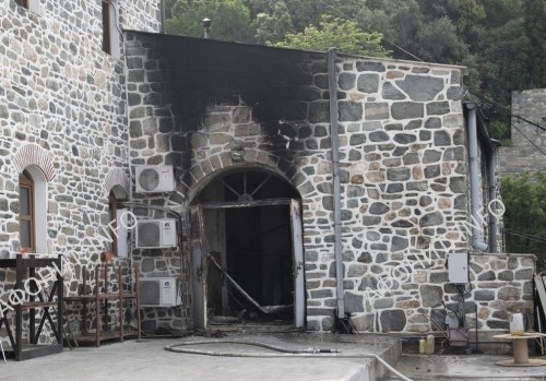 Из-за пожара Пантелеимонов монастырь на Афоне временно прекратил прием паломников