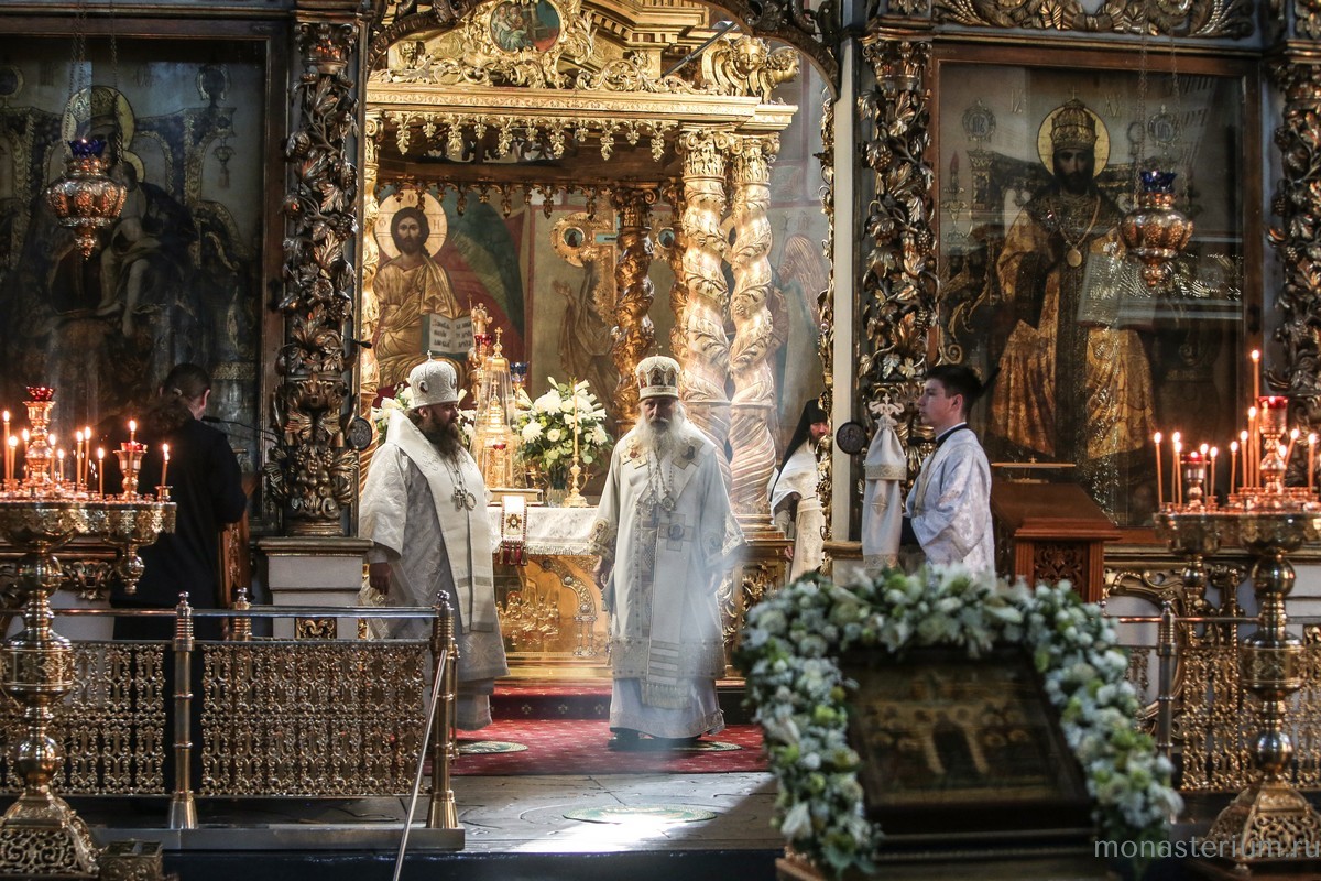 Архиепископ Феогност совершил Божественную литургию в Донском монастыре