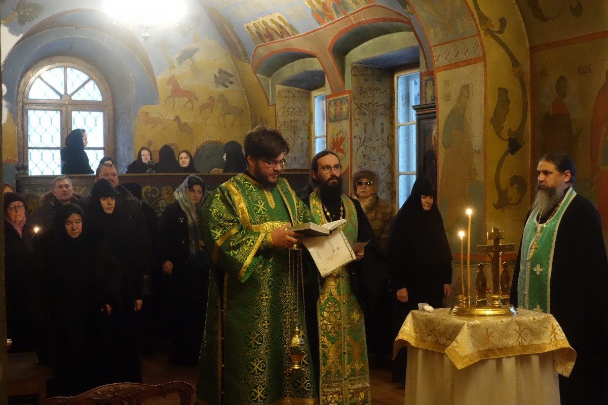 В Богородице-Рождественском монастыре молитвенно почтили память основательниц обители