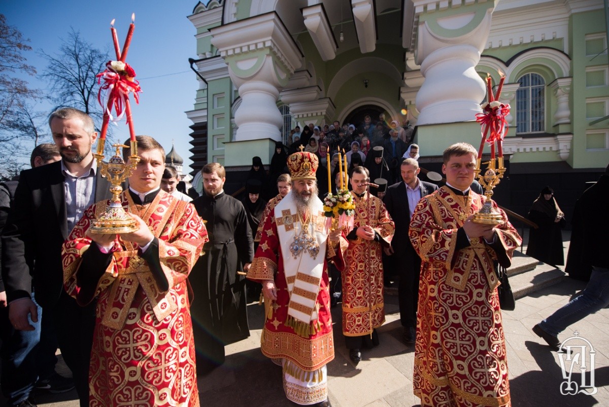 Блаженнейший митрополит Онуфрий отслужил Литургию в Покровском монастыре Киева