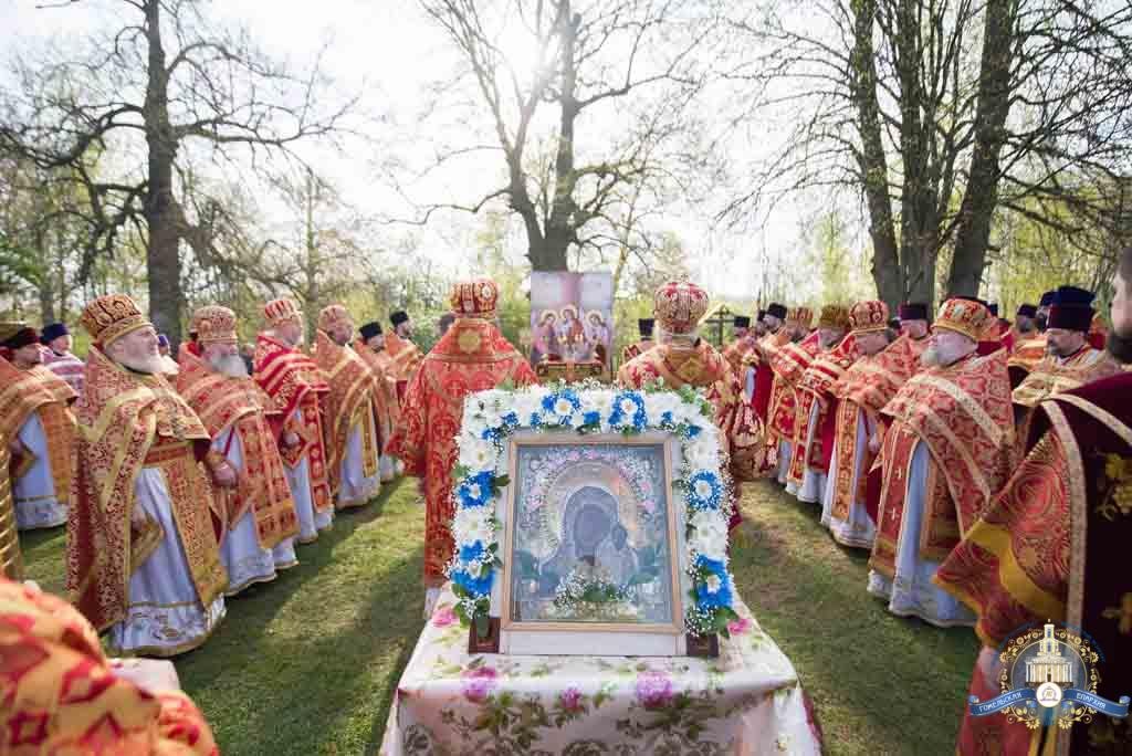 В Гомельской епархии на территории бывшего Макарьевского монастыря состоялись крестный ход и Литургия