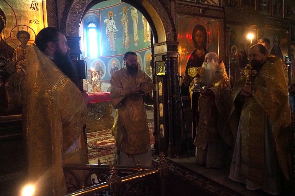 В Неделю 16-ю по Пятидесятнице глава Смоленской митрополии совершил Литургию в Болдином мужском монастыре