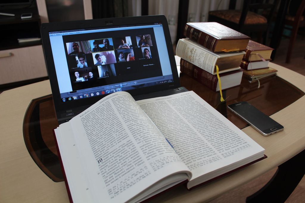 При Даниловом монастыре прошла онлайн-встреча в рамках курса «Я в храме»