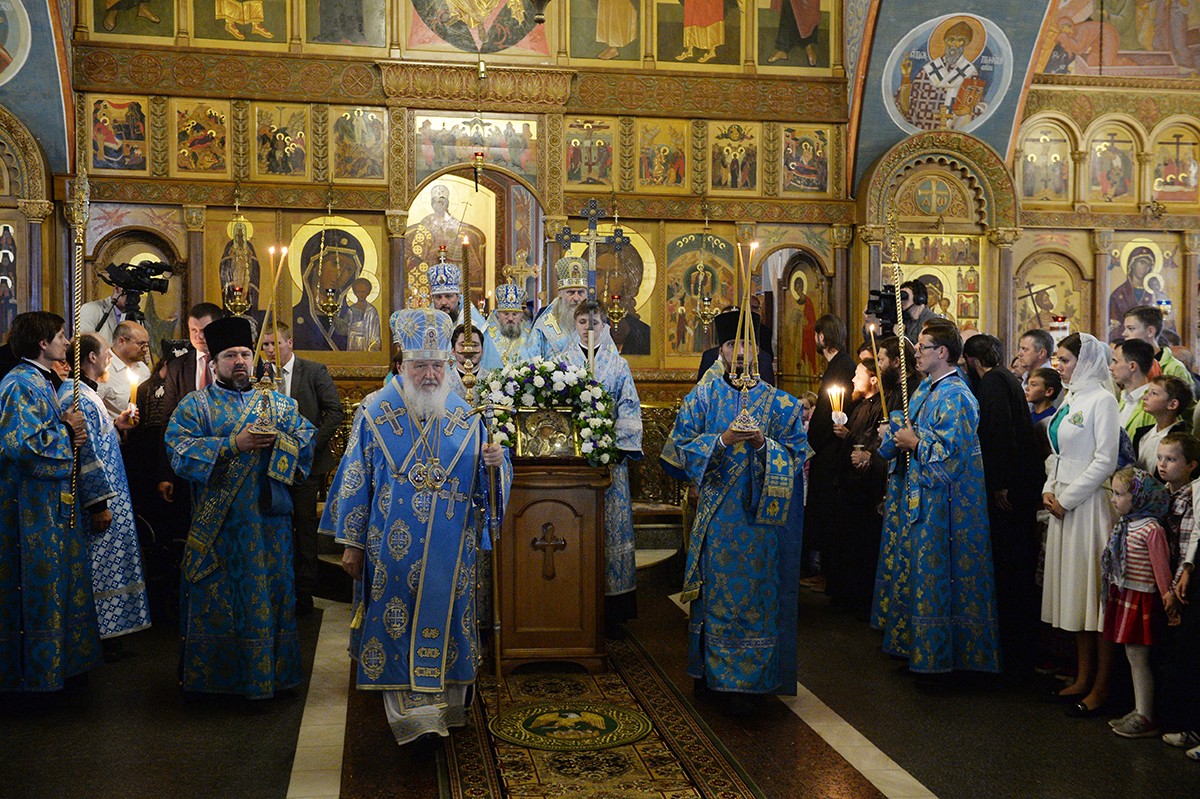 Патриарх Кирилл отслужил всенощное бдение в Оптиной пустыни накануне престольного праздника обители