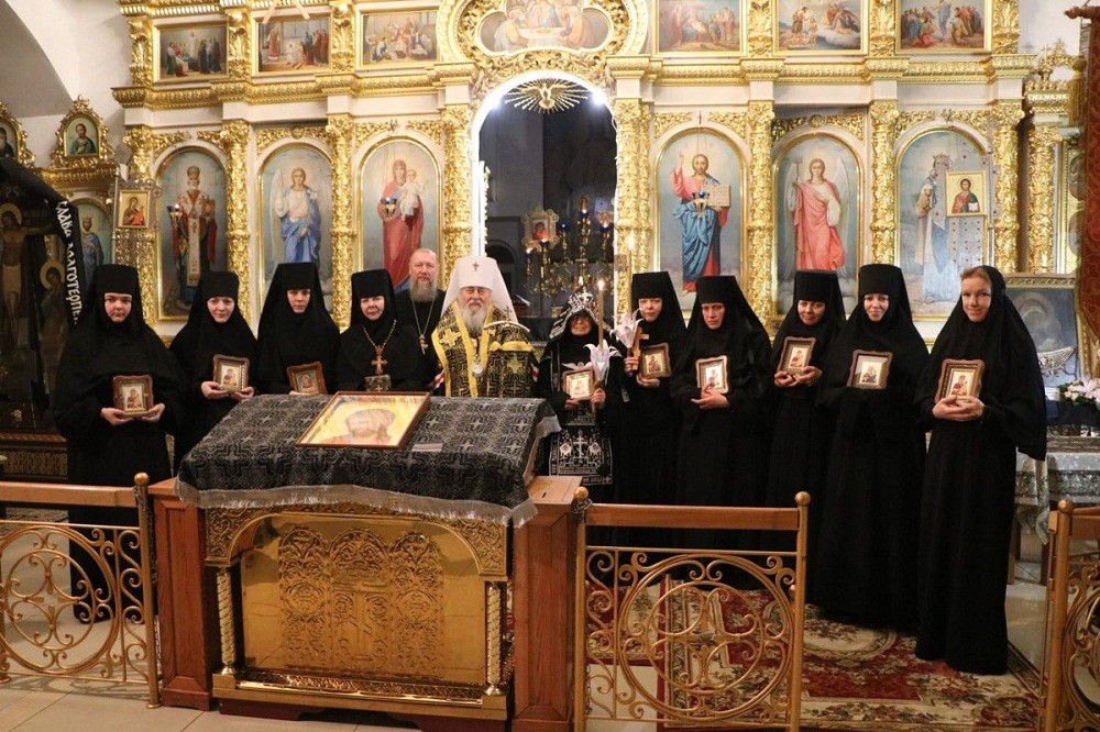 В Днепропетровской, Нежинской и Криворожской епархиях совершены монашеские и иноческие постриги