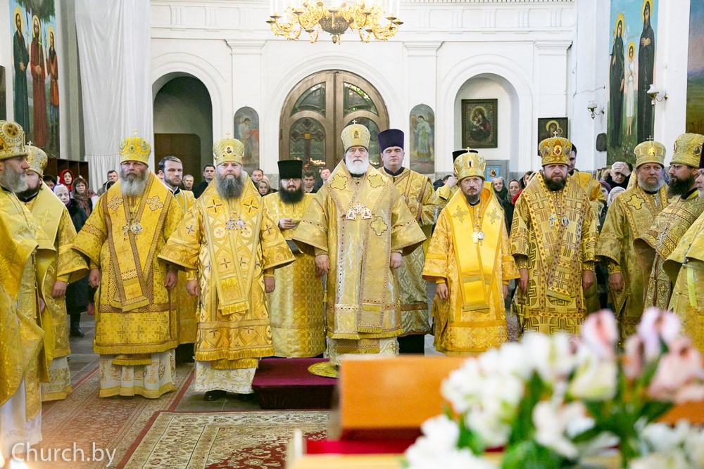 Патриарший экзарх всея Беларуси совершил Литургию в Жировичском монастыре