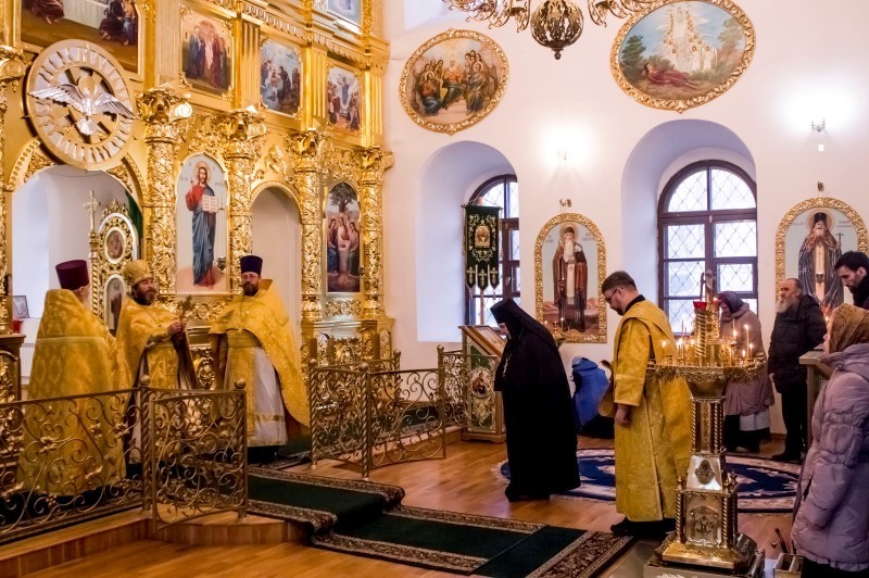 В Свято-Троицком монастыре Смоленска встретили престольный праздник