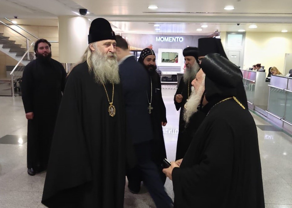 Руководители СОММ встретили в аэропорту Домодедово прибывшую в Москву делегацию игуменов и игумений монастырей Коптской Церкви 
