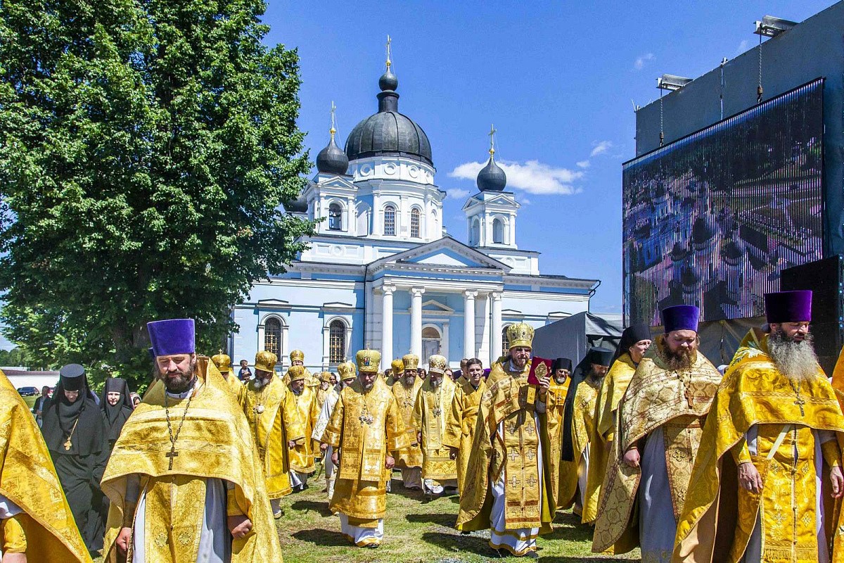 В Вышенском монастыре состоялись торжества по случаю 20-летия перенесения мощей святителя Феофана Затворника