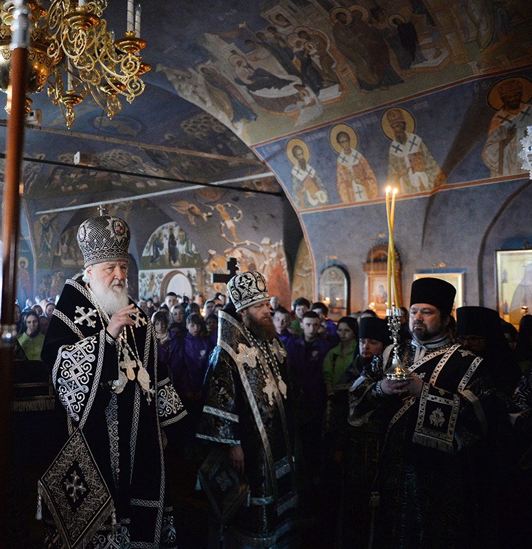 В Великий Вторник Патриарх Кирилл отслужил Литургию в Новоспасском монастыре