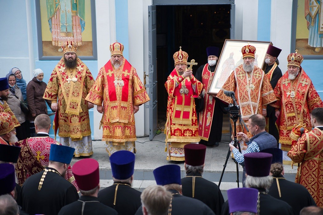 Патриарший экзарх всея Беларуси возглавил торжества в честь 30-летия обретения мощей праведного Иоанна Кормянского