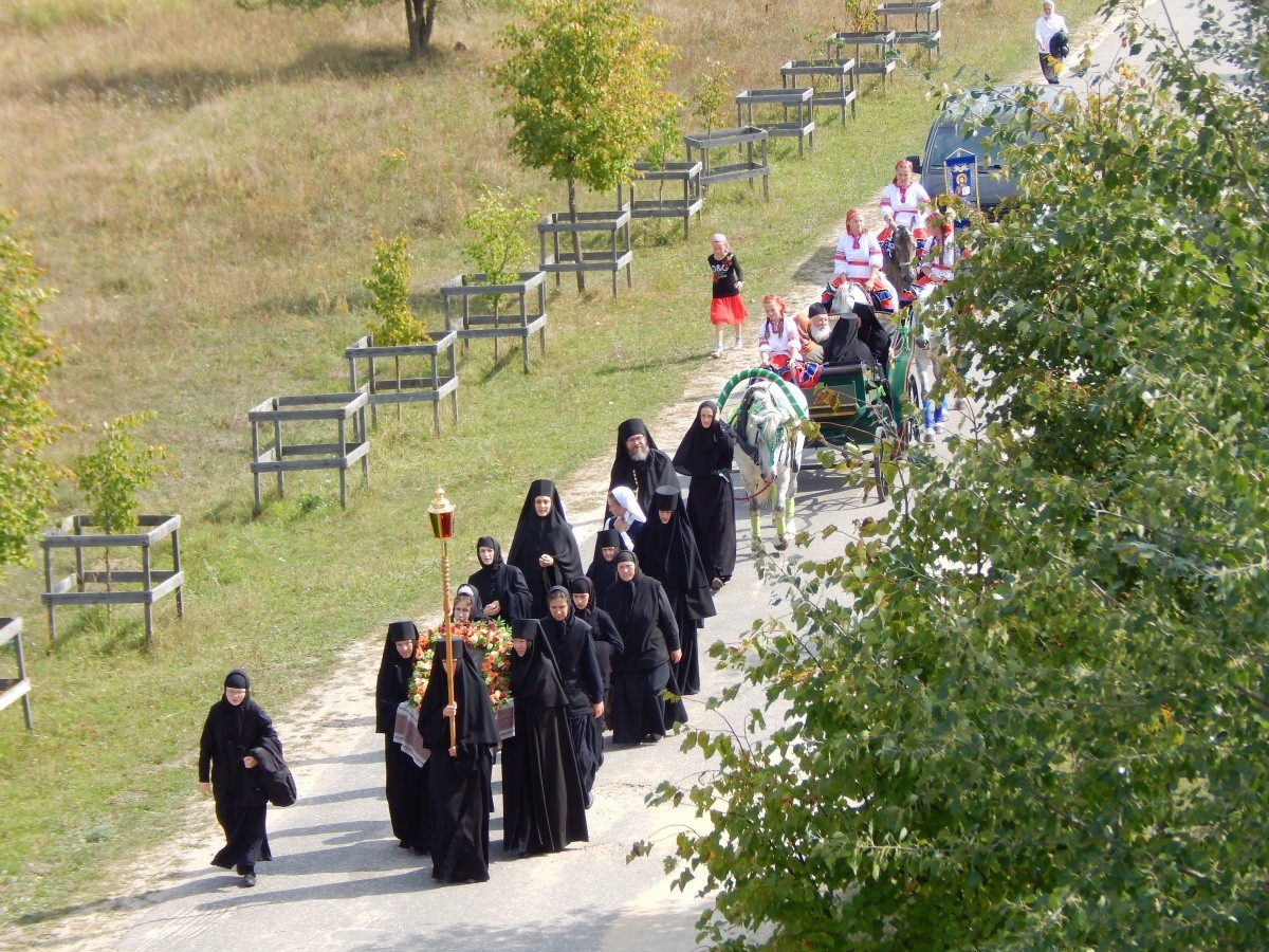 В Никольском Шостьенском монастыре встретили престольный праздник  