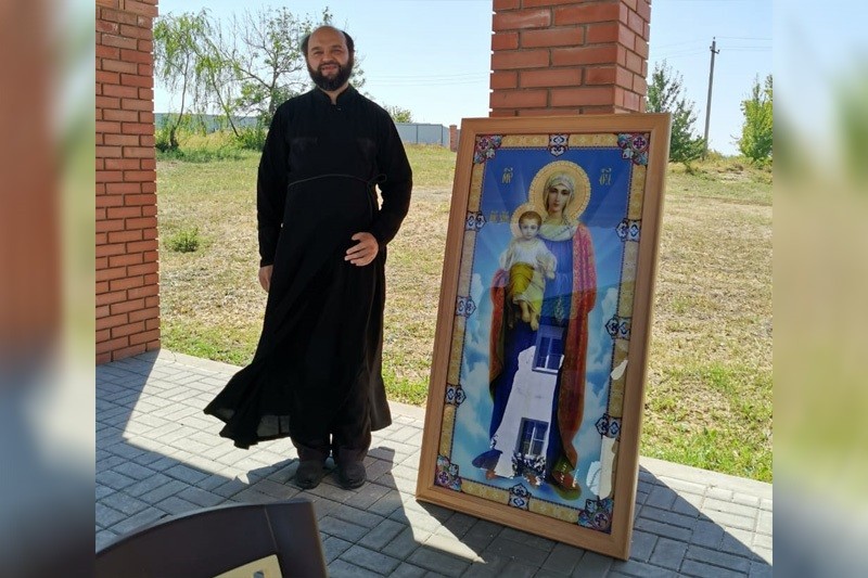 Воскресенскому Белогорскому монастырю подарена стеклодувная икона Богоматери