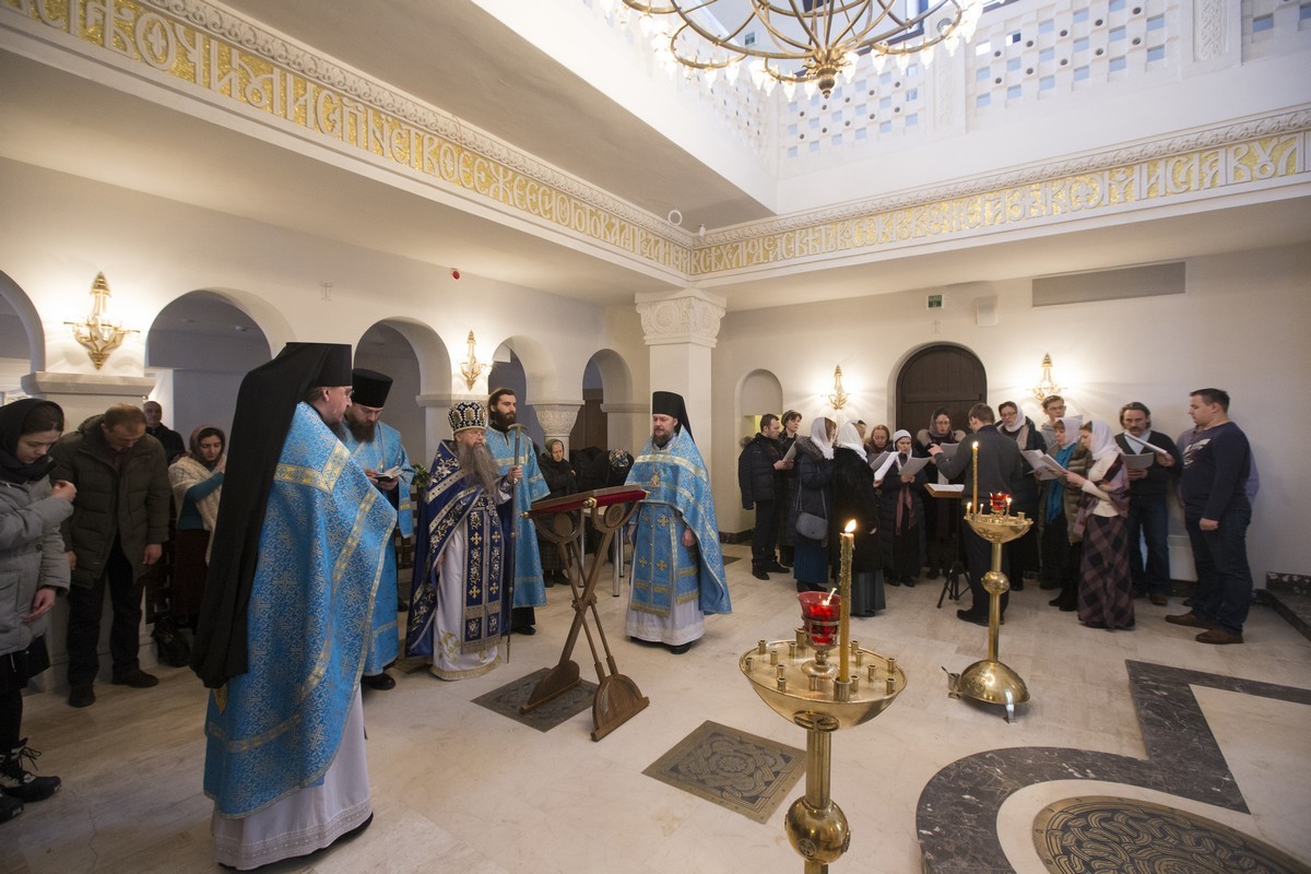 Наместник Данилова монастыря возглавил празднование Сретения Господня и Дня православной молодежи