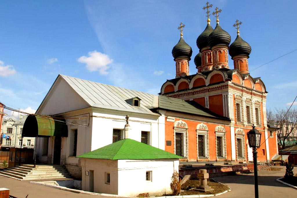 Считавшийся утерянным иконостас Высоко-Петровского монастыря найден в музее-заповеднике «Коломенское»