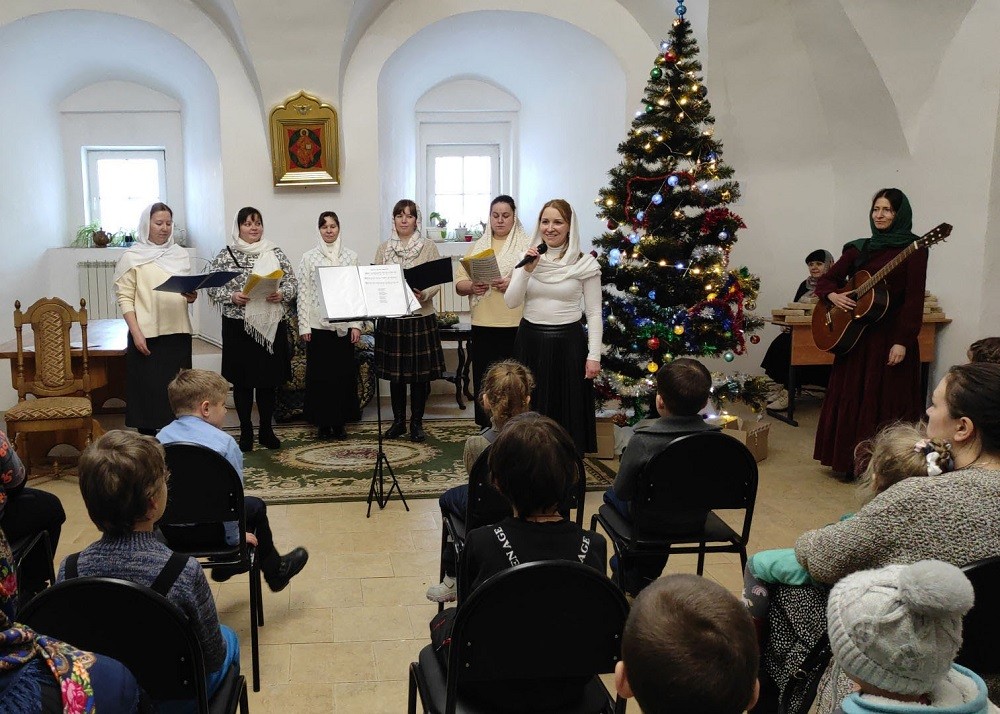 Добровольцы «Божеделья» организовали праздник для детей в Даниловом монастыре Переславля-Залесского