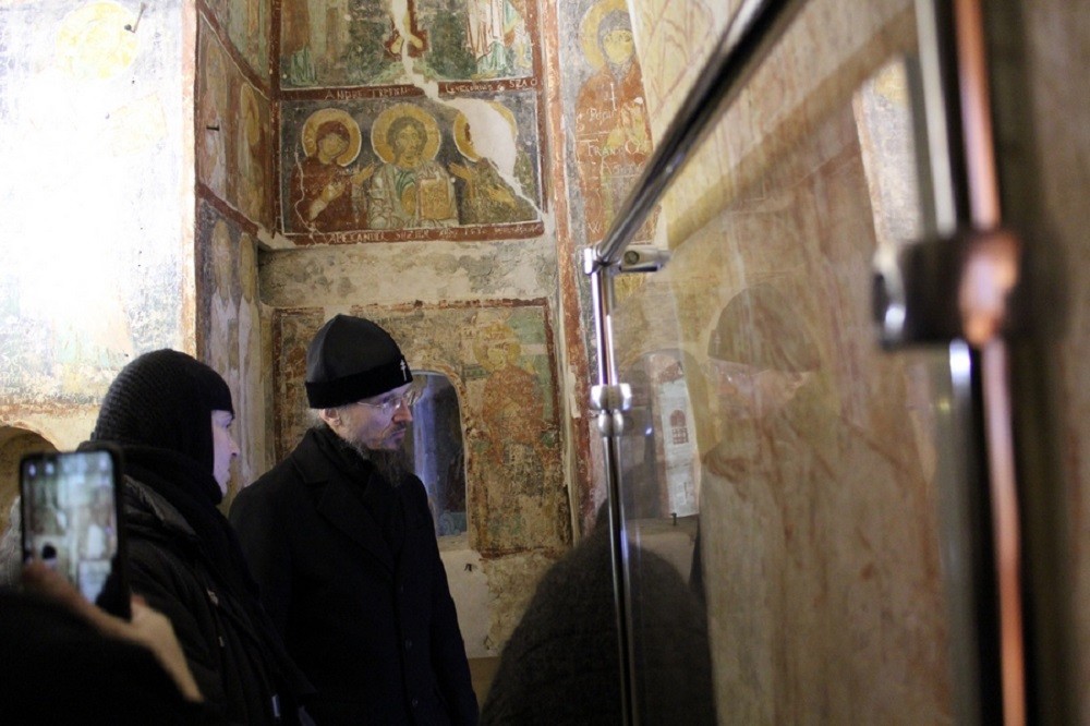 Патриарший экзарх всея Беларуси ознакомился с ходом реставрационных работ в Спасо-Преображенском храме Полоцкого монастыря