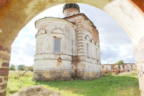 Начаты работы по предотвращению обрушения арки храма Преображения Господня Яшезерского монастыря