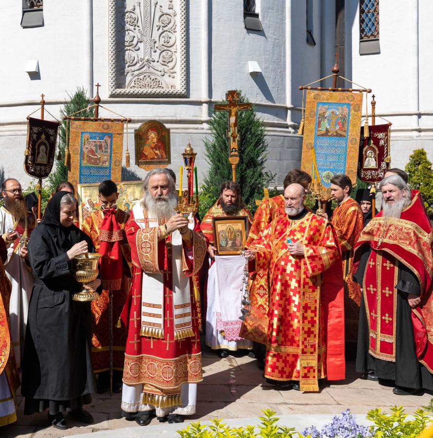Архиепископ Феогност возглавил в Зачатьевском монастыре престольный праздник в честь основательниц обители