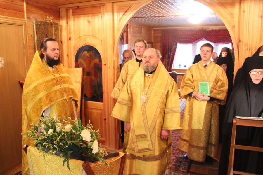 Епископ Никита совершил Литургию в храме Свв. жен-мироносиц  женской монашеской общины с. Клыкова Козельского района