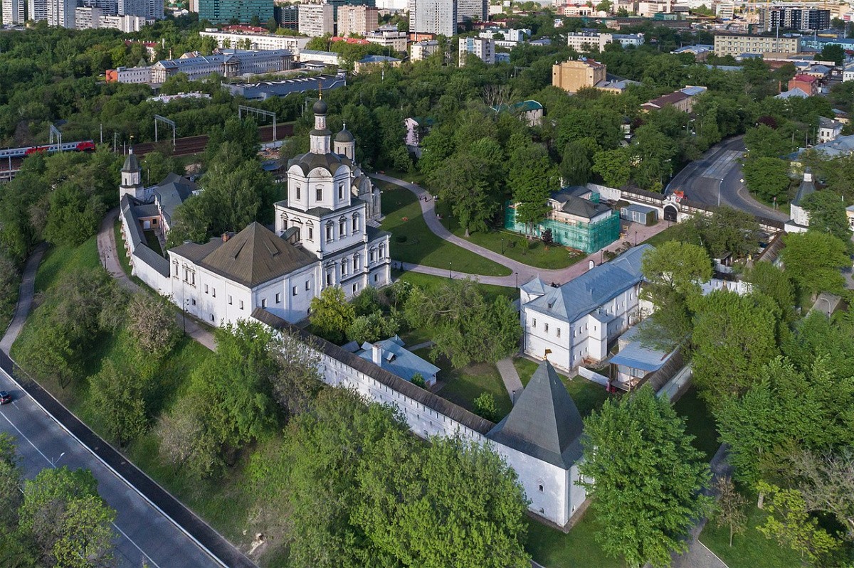 Святейший Патриарх Кирилл обратился в Росимущество с просьбой передать Церкви Спасо-Андроников монастырь