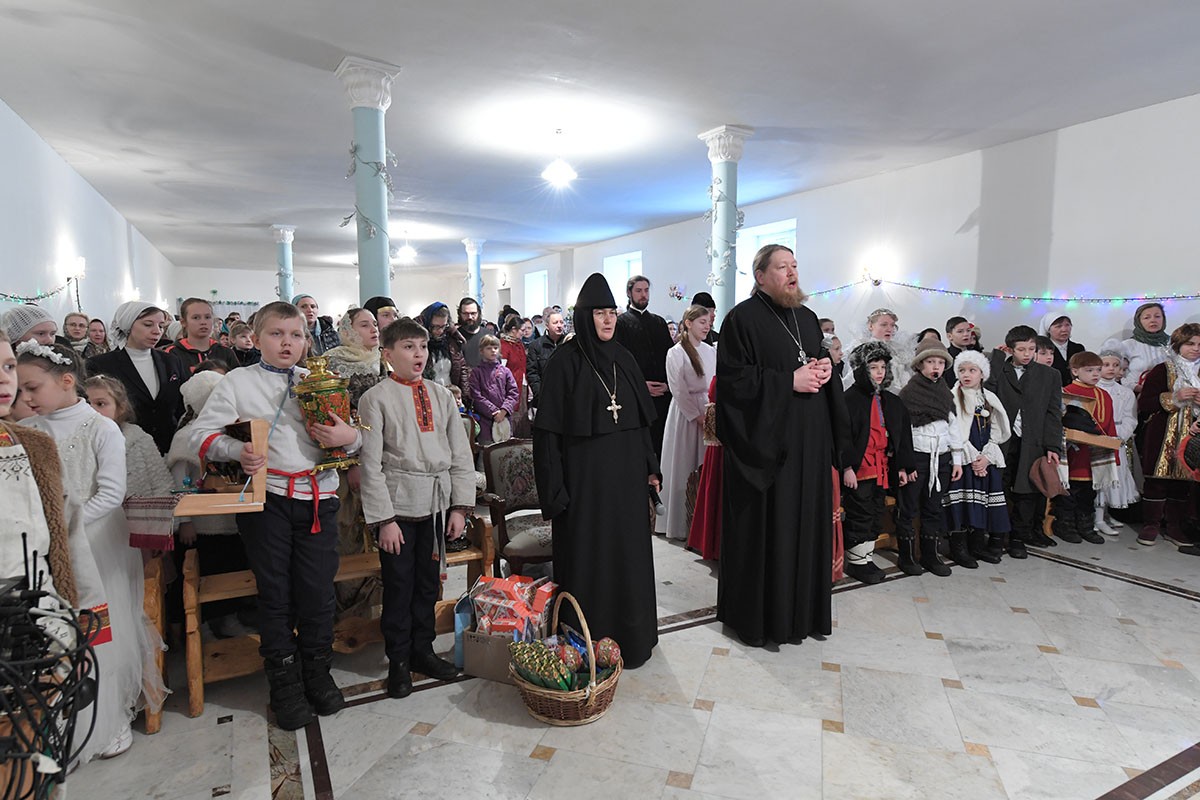На подворье Покровского монастыря в Троице-Лыкове прошло Рождественское представление