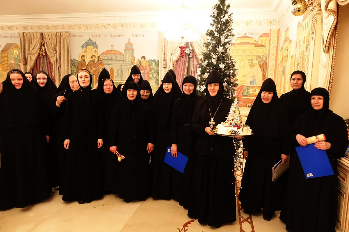 В Покровском монастыре встретили праздник Рождества Христова