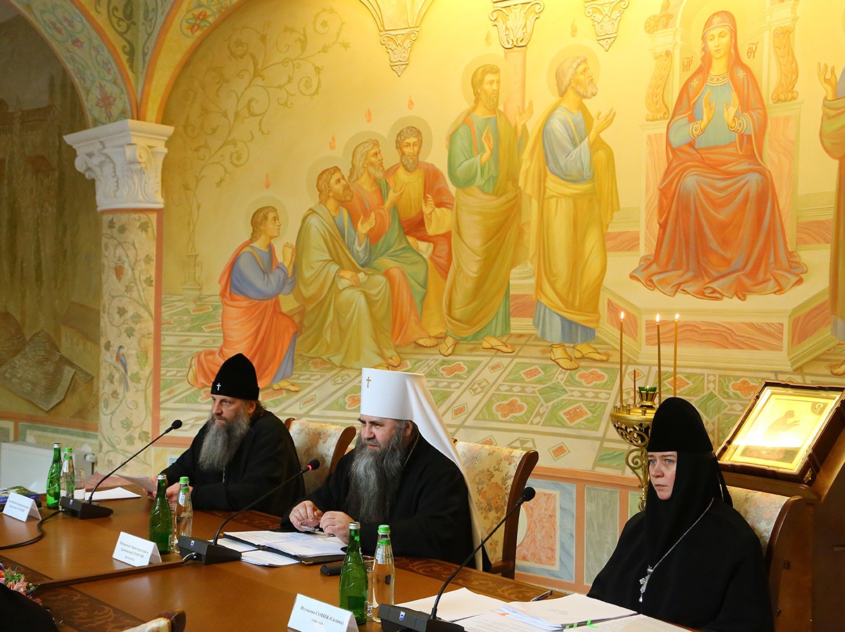 На Патриаршем подворье Серафимо-Дивеевского монастыря в Москве состоялось заседание Комиссии Межсоборного присутствия по вопросам организации жизни монастырей и монашества