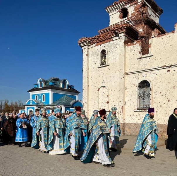В Донецке в возрождаемом после обстрелов Иверском монастыре отметили престольный праздник