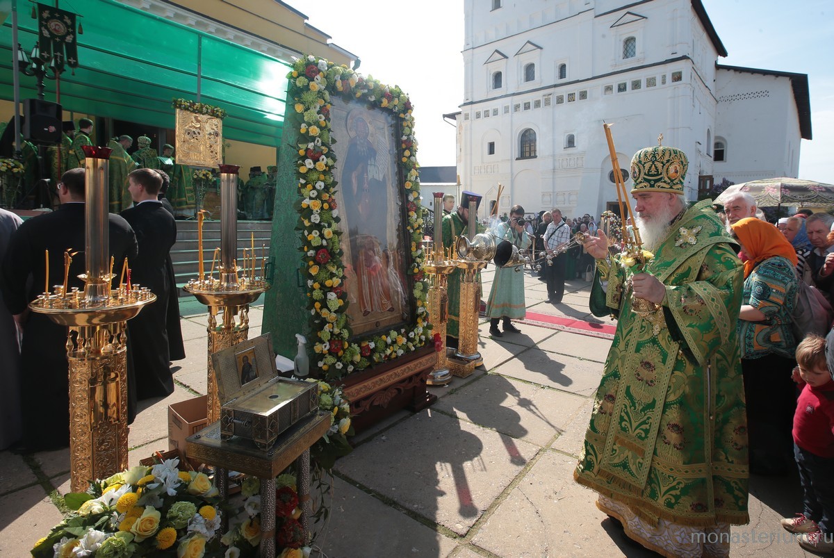 Митрополит Климент возглавил в Свято-Пафнутьевом Боровском монастыре празднование дня памяти основателя обители