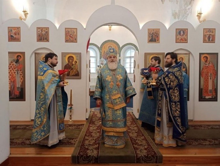 В Неделю о Страшном Суде епископ Тихвинский Мстислав совершил Литургию на подворье Антониево-Дымского монастыря в Санкт-Петербурге