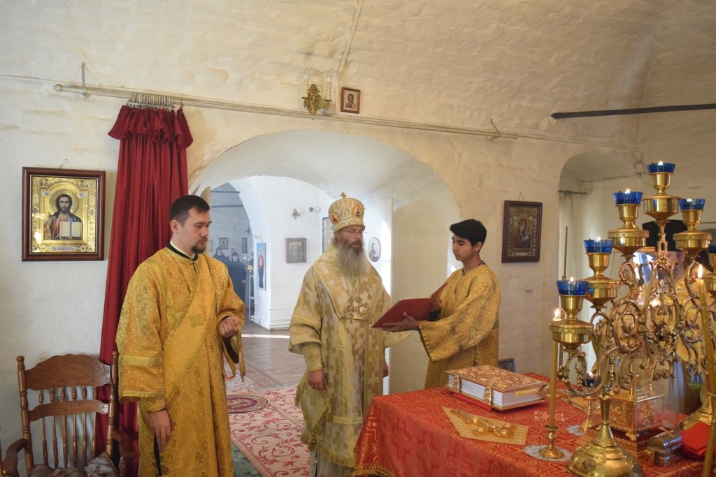 Епископ Серафим отслужил Литургию в Спасо-Преображенском монастыре г. Белева