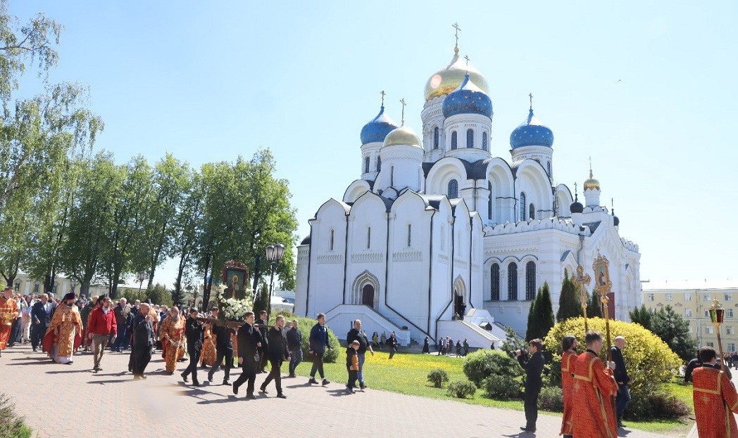 В Николо-Угрешском монастыре встретили престольный праздник и провели фестиваль, посвященный святителю Николаю