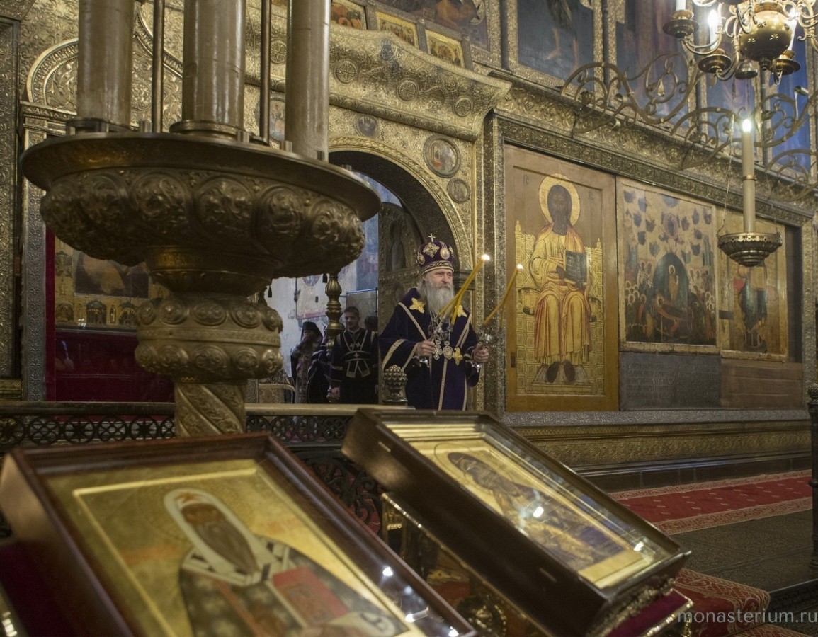 Архиепископ Феогност в день своего тезоименитства возглавил праздничное богослужение в Успенском соборе Московского Кремля