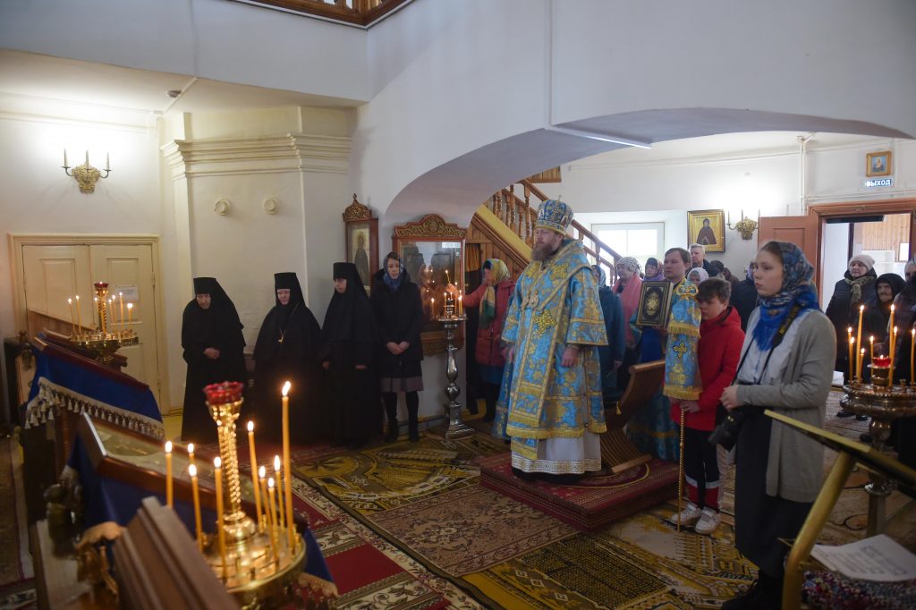 В праздник Похвалы Пресвятой Богородицы митрополит Вологодский Савва совершил Литургию в Горицком монастыре