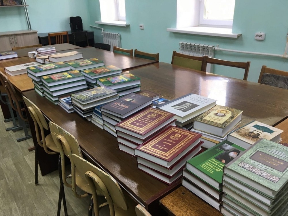 В Казанском женском монастыре города Троицка открылась приходская библиотека 
