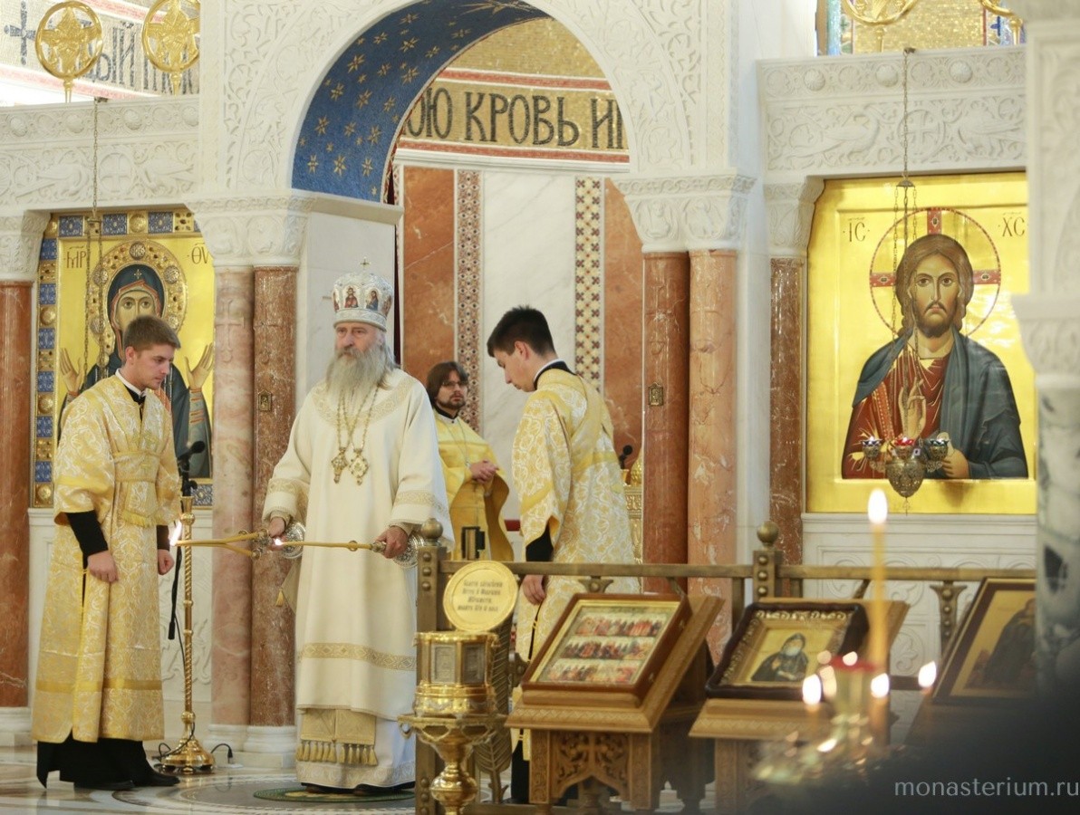 Архиепископ Феогност совершил Литургию в храме Покрова Пресвятой Богородицы в Ясеневе